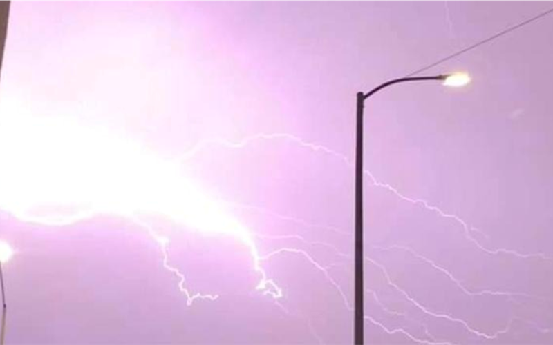 تجَنبوا أعمدة الإنارة.. نصائح «الأرصاد» للمواطنين لمواجهة موجة الطقس الحالي